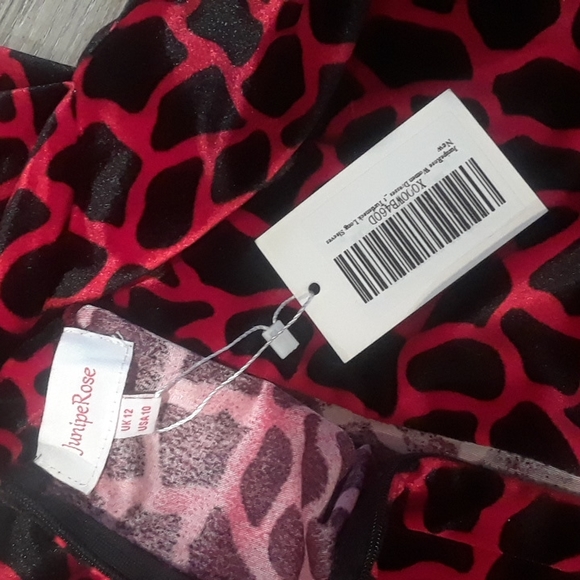 Soft Luxe Velvet Dress in Red and Black Animal Giraffe Print Cowl Neck - Picture 5 of 5